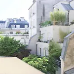 Spacious Apartment In The Heart Of Les Batignolles