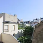 Spacious Apartment In The Heart Of Les Batignolles