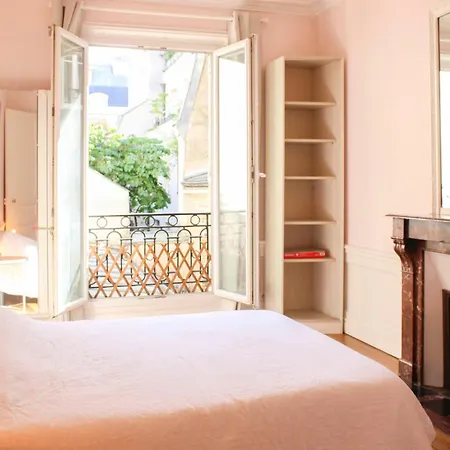 Spacious In The Heart Of Les Batignolles Apartment