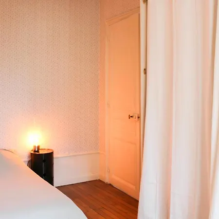 Spacious In The Heart Of Les Batignolles *